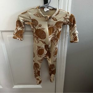 Kate Quinn: Long Sleeve Zipper Footie Size Newborn